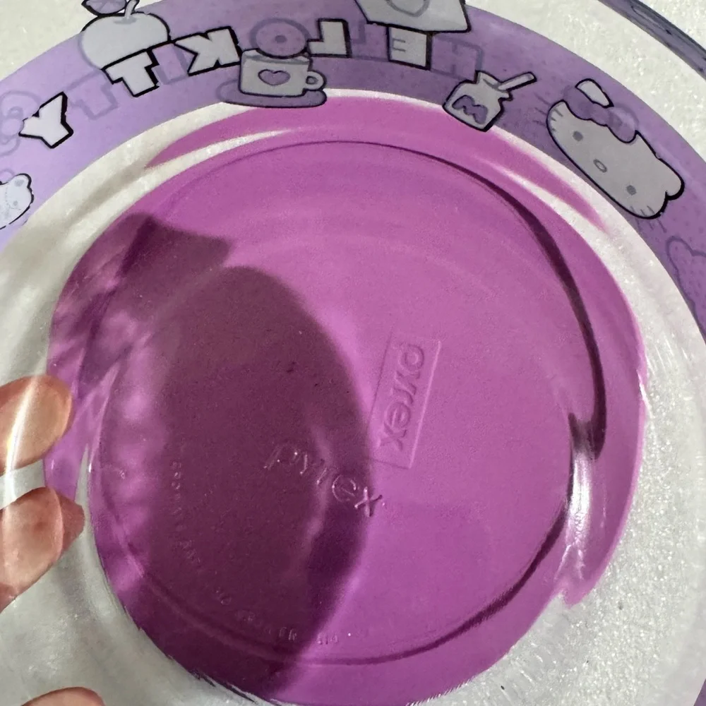 (2) Pyrex Sanrio Hello Kitty Glass Storage Containers 6 cup Pink & Green Lids